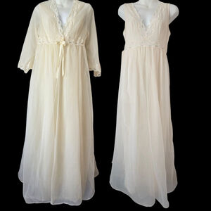 Vintage Ivory Peignoir Set Lingere Wedding Maxi Slip and Robe Set Medium Lace